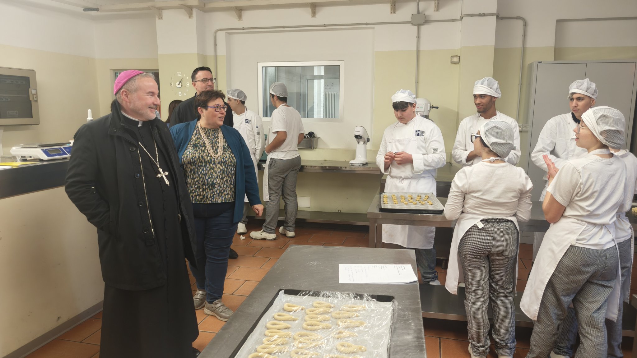 il vescovo di ivrea visita casa di carità castelorosso